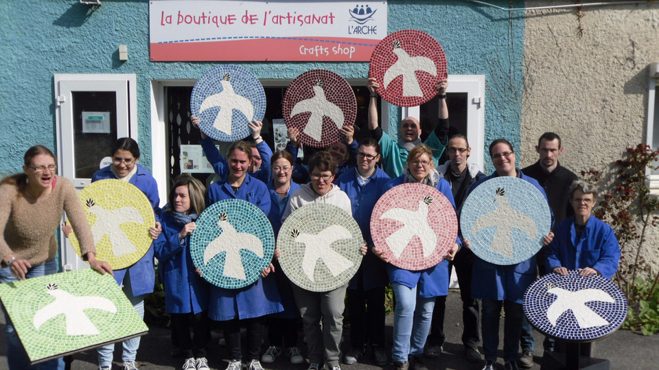 journee-team-building-avec-le-personnes-handicapees-de-larche-et-les-collaborateurs-daxa