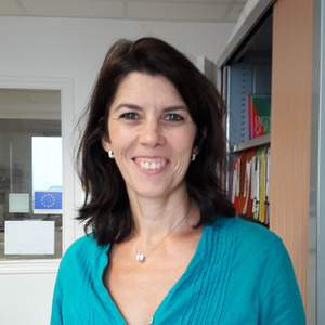 Aline Leclair court à la course des deux châteaux pour soutenir L'Arche Le Levain.