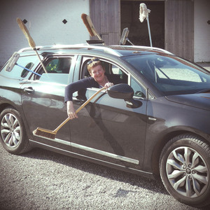 La voiture balai avec Véronique parée pour le rallye cyclo Lille - Hardelot